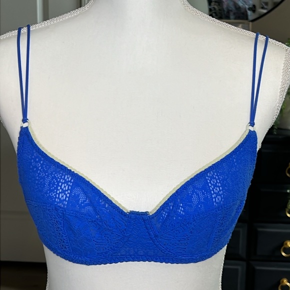 Intimately FREE PEOPLE Lace Balconette Bra Size 32C - Picture 13 of 14